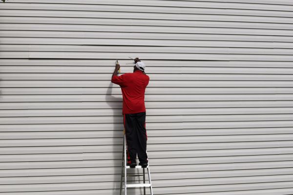 Cost of Siding Reattachment in Vallejo